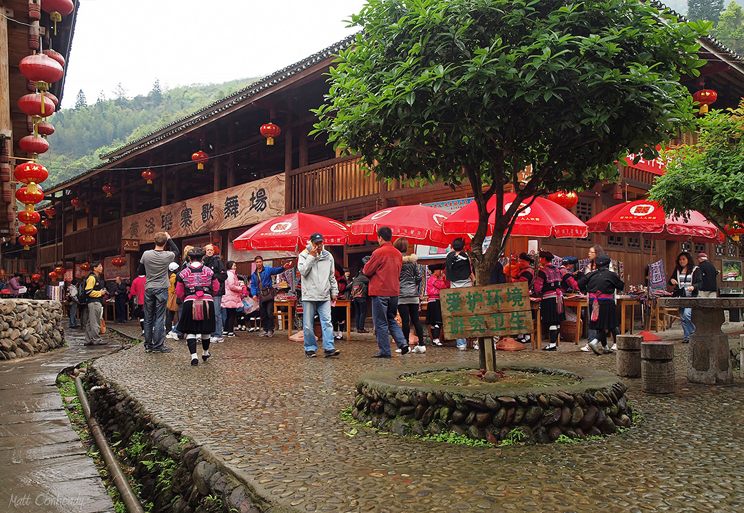 Huangluo Yao Village gift market