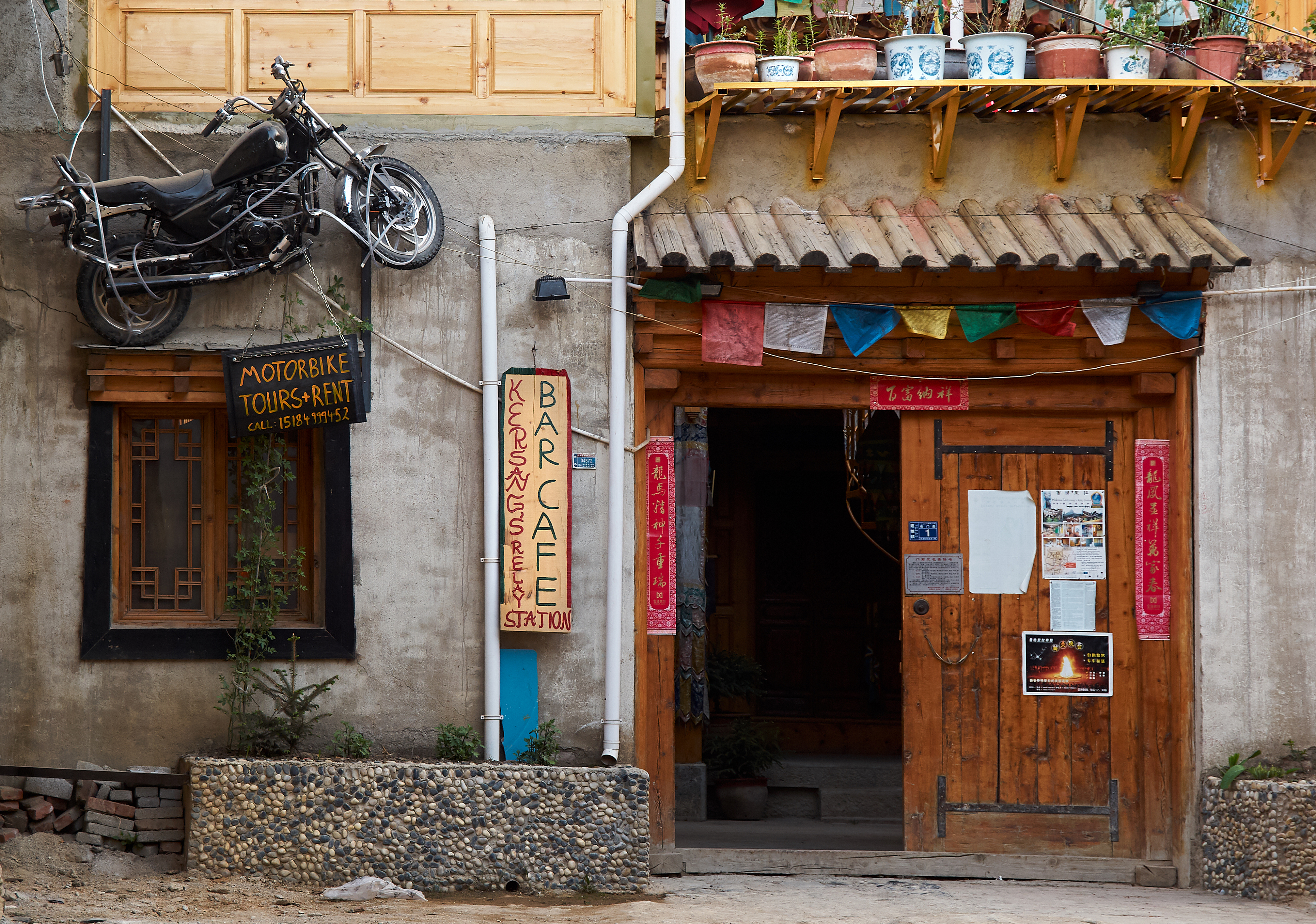 cafe. Shangri-La (Xianggelila) street photography