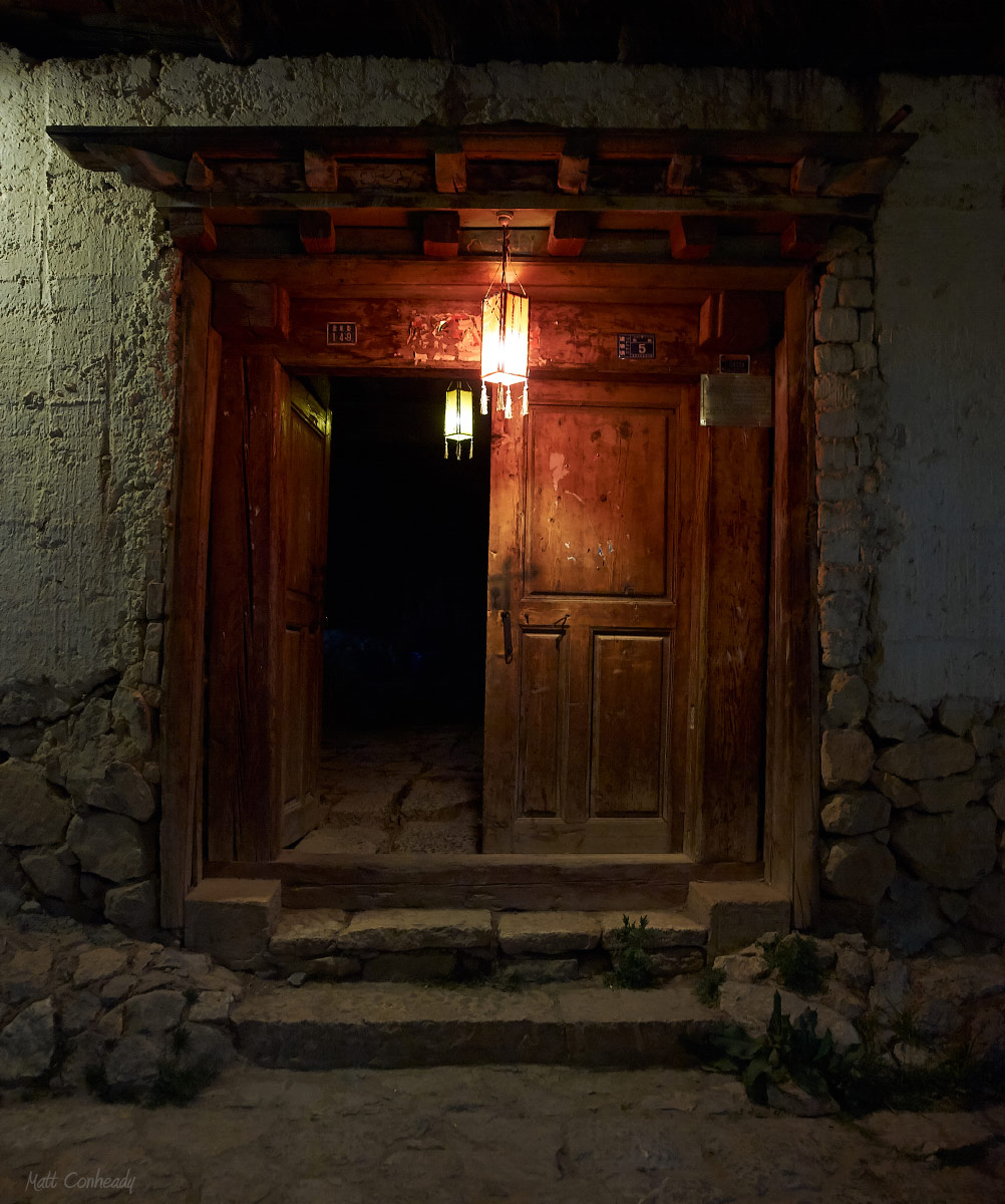 old door - Shangri-La (Xianggelila) street photography