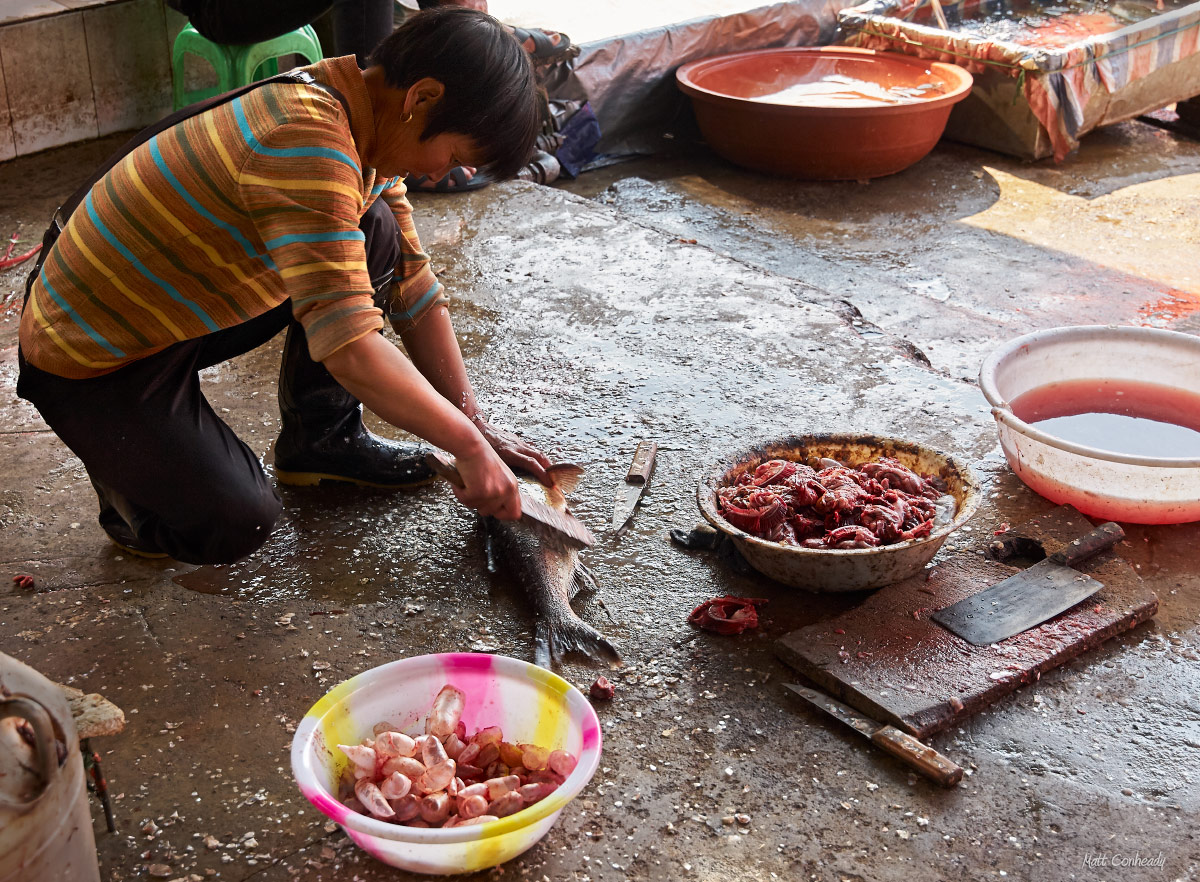 fice processing on the floor of a seafood market in china