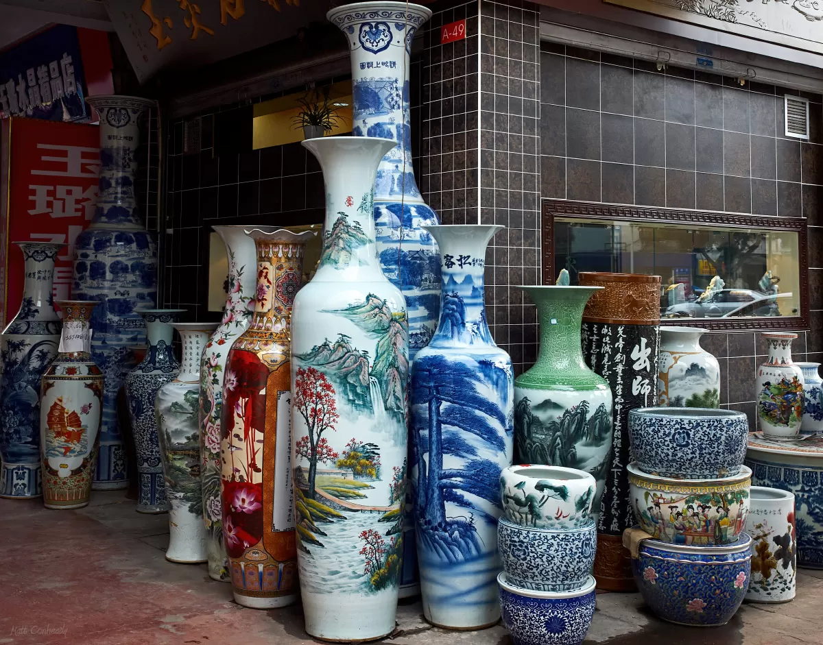 Chinee vases for sale at an antique market in Chengdu