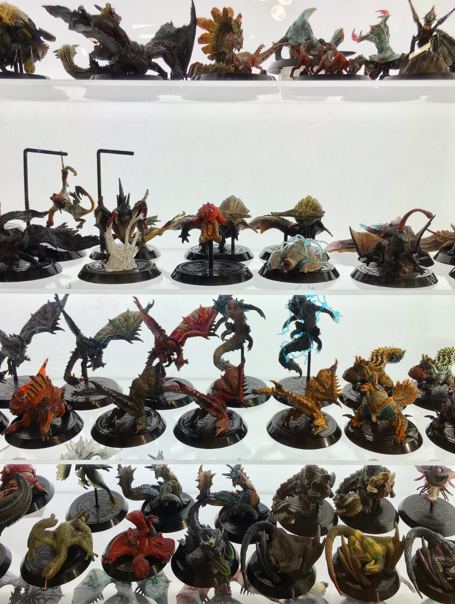 monster hunter figurines in akihabara