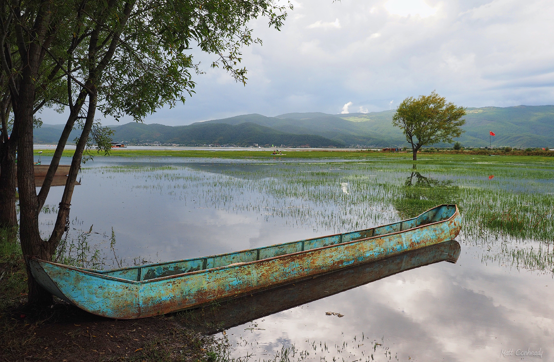 Lake Lashi - peaceful scene