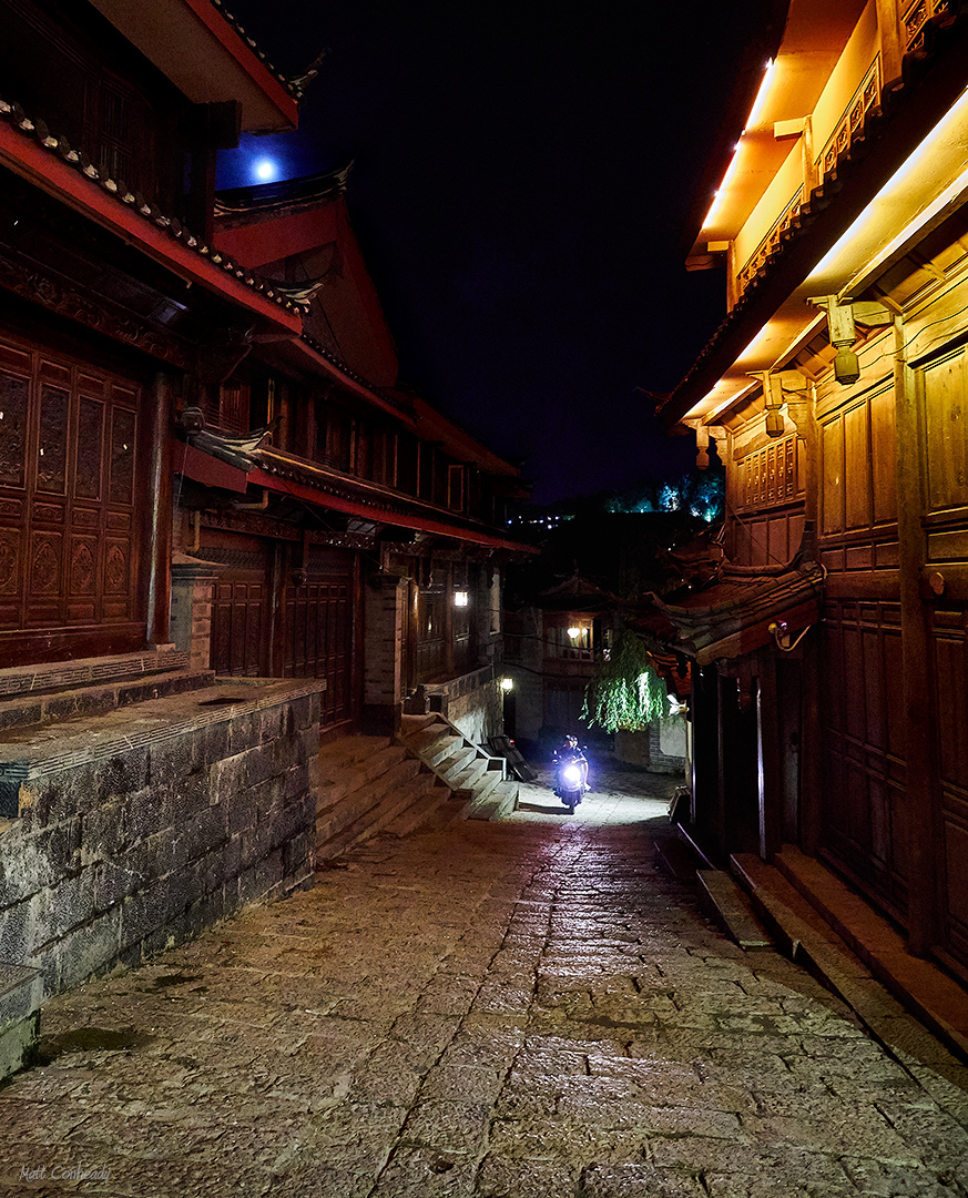 Lijiang old town flower night street scene