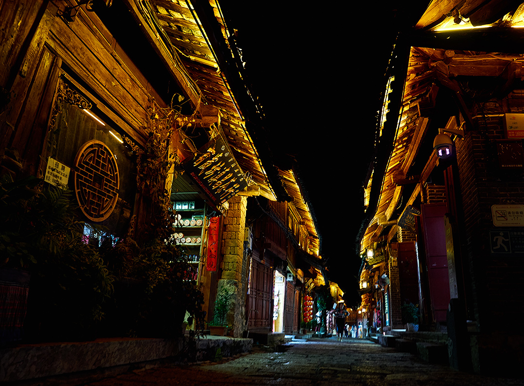 Lijiang old town night street scene