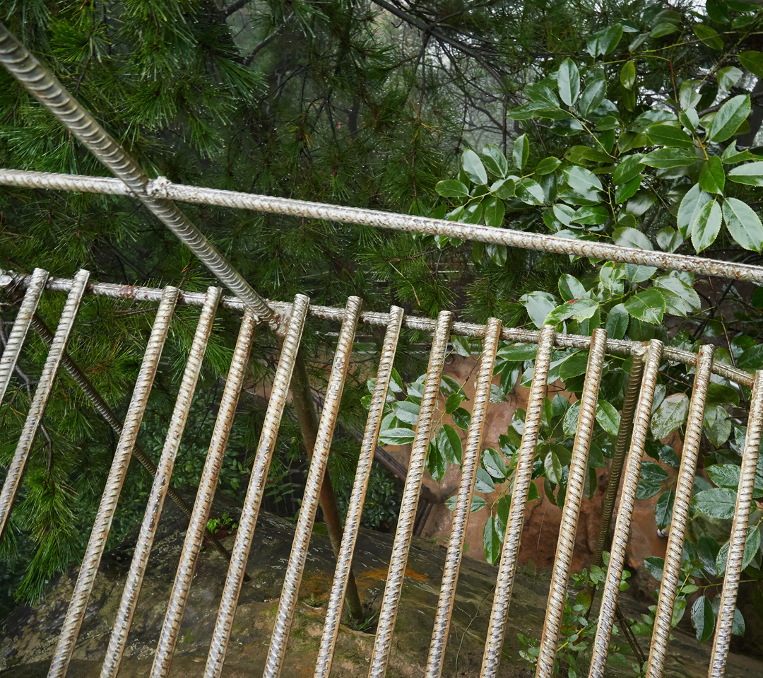 sheer drop from the trail at Tianbao Mansion, Zhangjiajie