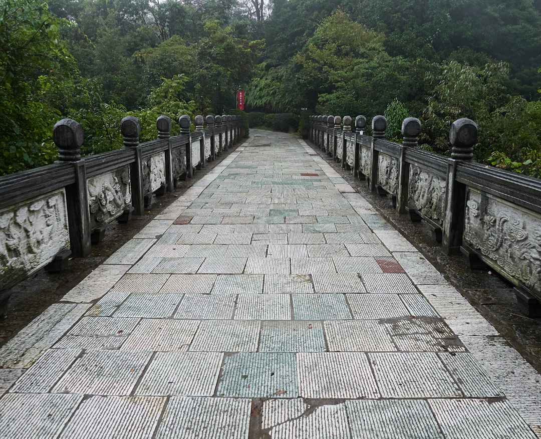 walkway to the Zhangjiajie elevator