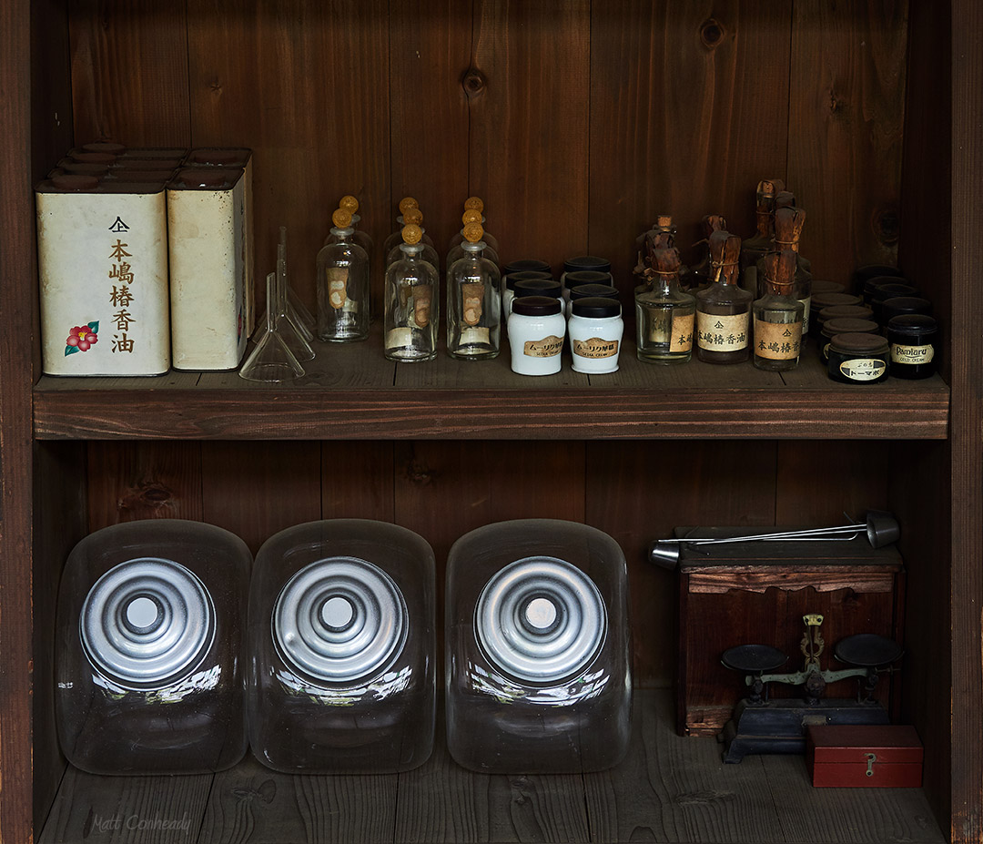 edo-era drugstore shelves