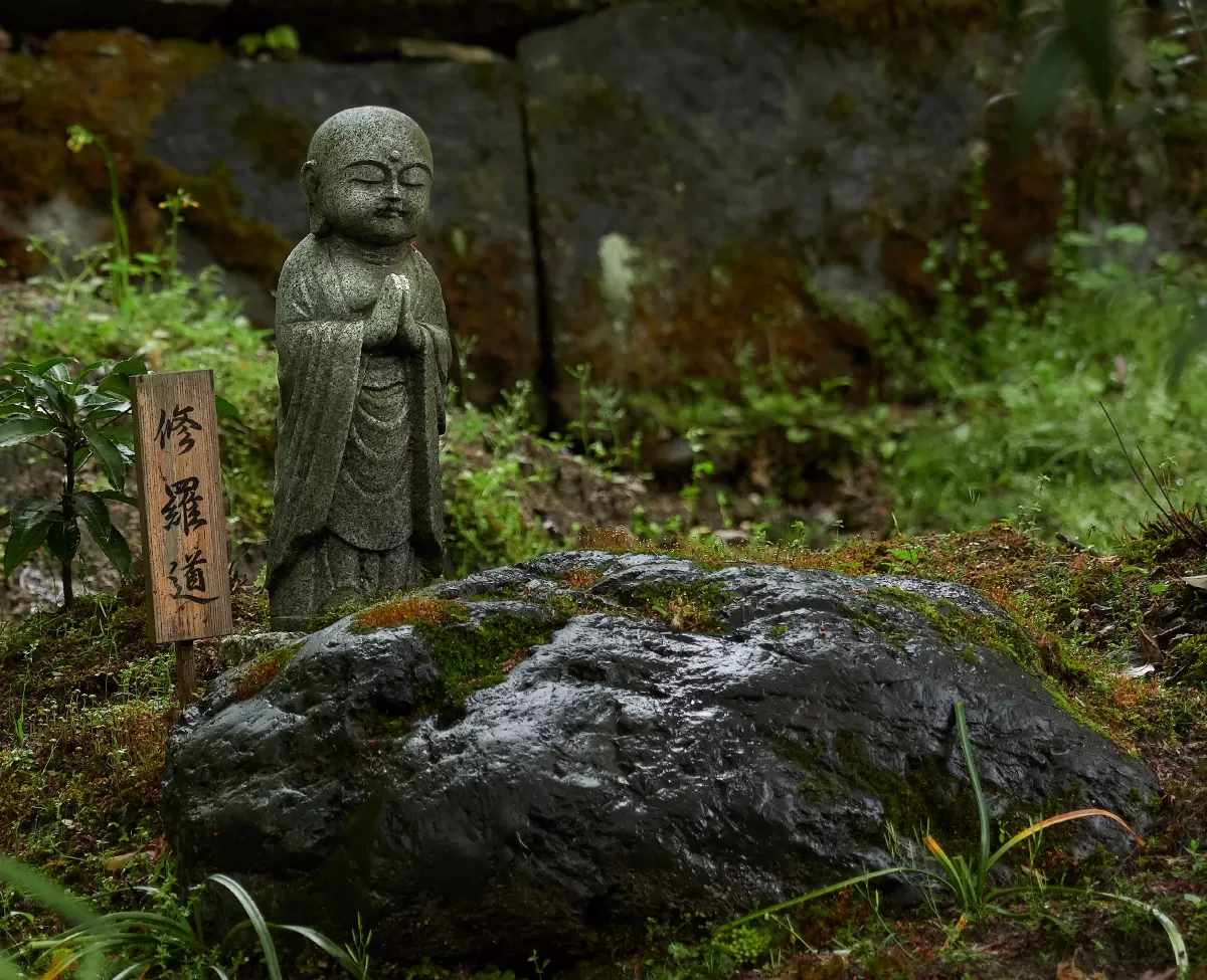 tiny buddha, Nison-in Temple, Arashiyama, Kyoto