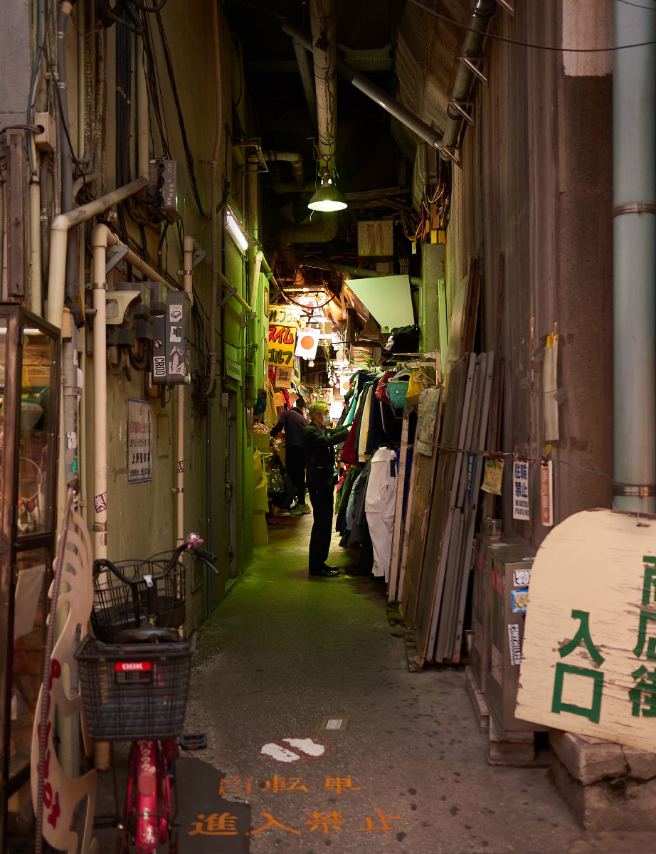 alley store in shinjuku