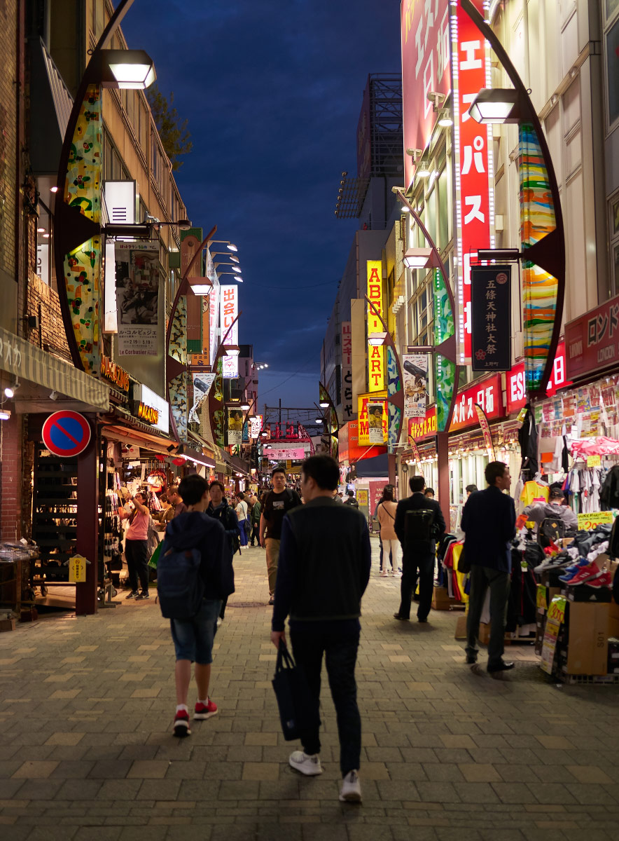 night shopping in shinjuku